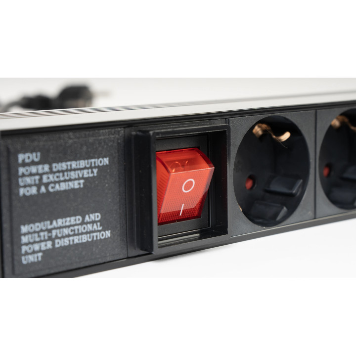 FRP-8   Multiprise x 8 rackable