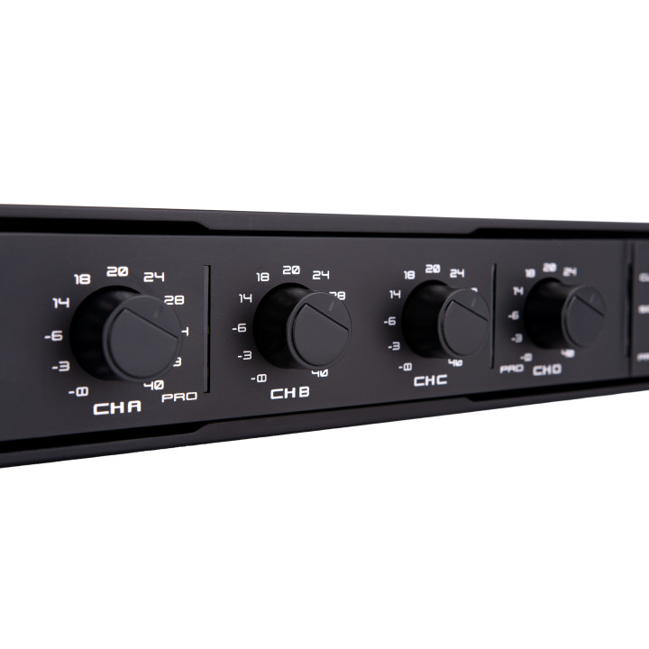 PA-300.4   Amplificateur de puissance 4 x 300 Watts  100 Volts