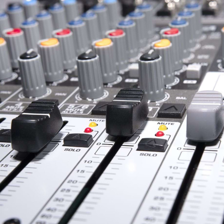 LA-MIX1204  Table de mixage  multimédia12 canaux LONE AUDIO - TLSA